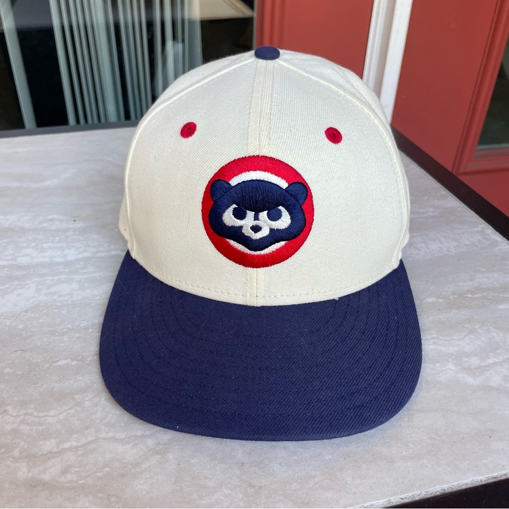 Chicago Cubs white blue fitted baseball cap hat EUC 7